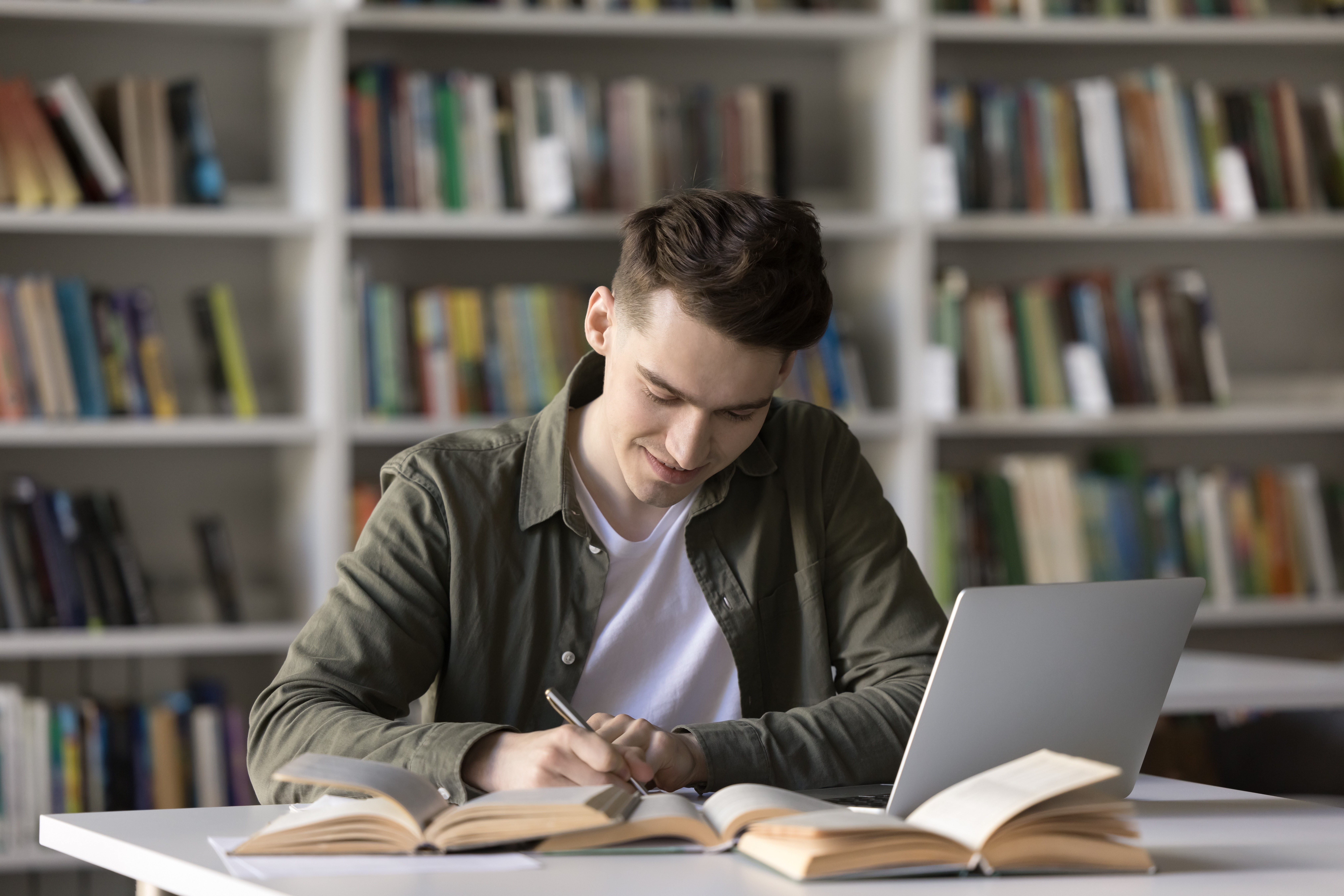 Formación Profesional online y presencial: cómo funciona la FP reglada y qué modalidad elegir